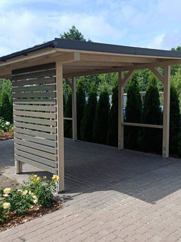 Drewniana wiata samochodowa