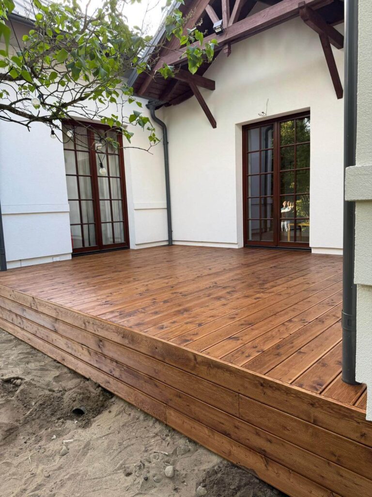 Drewniany podest tarasowy