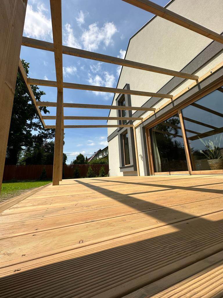 Drewniany taras widok z dołu