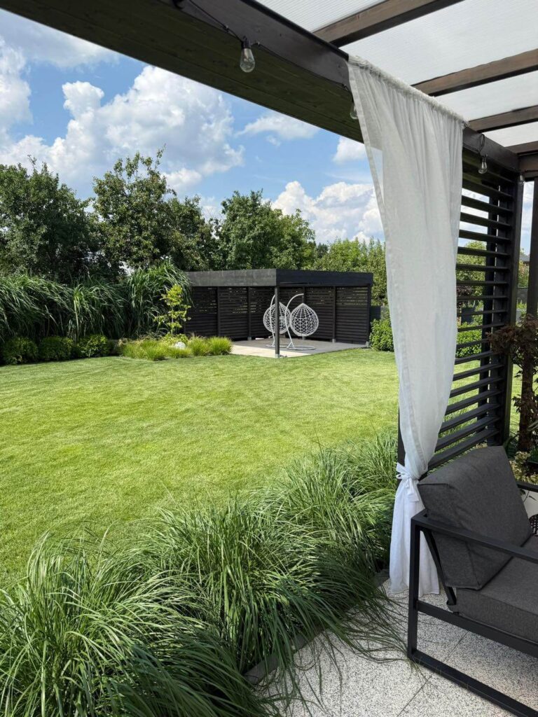 Zadaszenie ciemnego tarasu